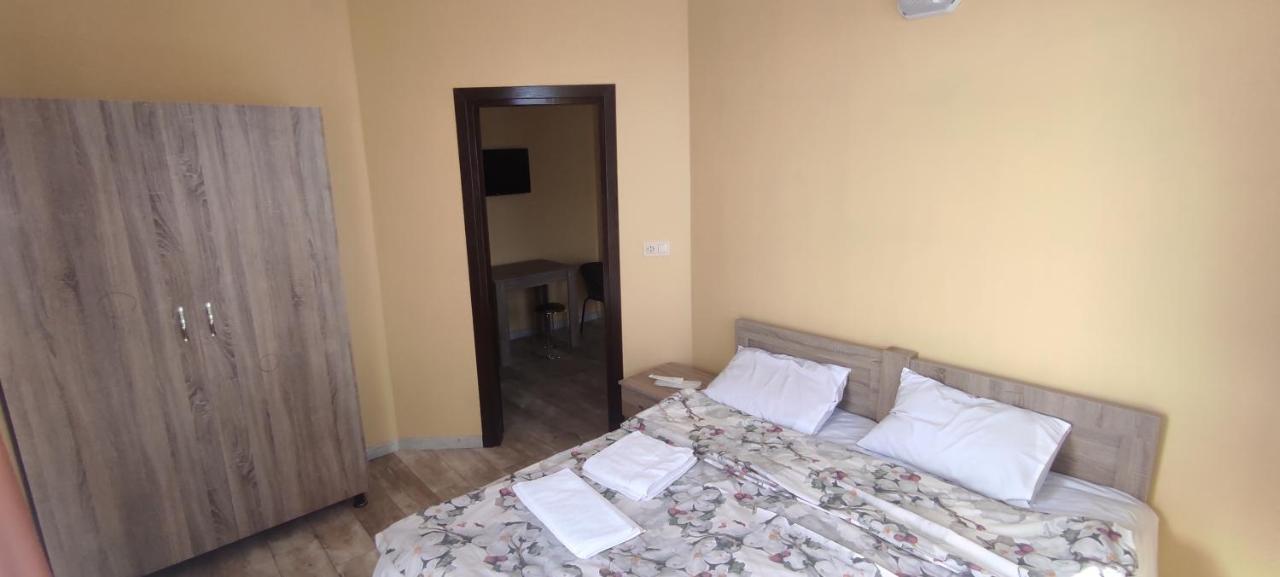 Femily Hotel In Batumi Mareti Str 2 Εξωτερικό φωτογραφία