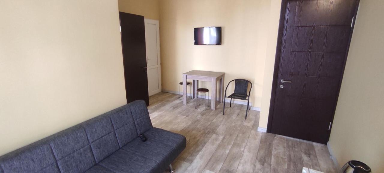 Femily Hotel In Batumi Mareti Str 2 Εξωτερικό φωτογραφία