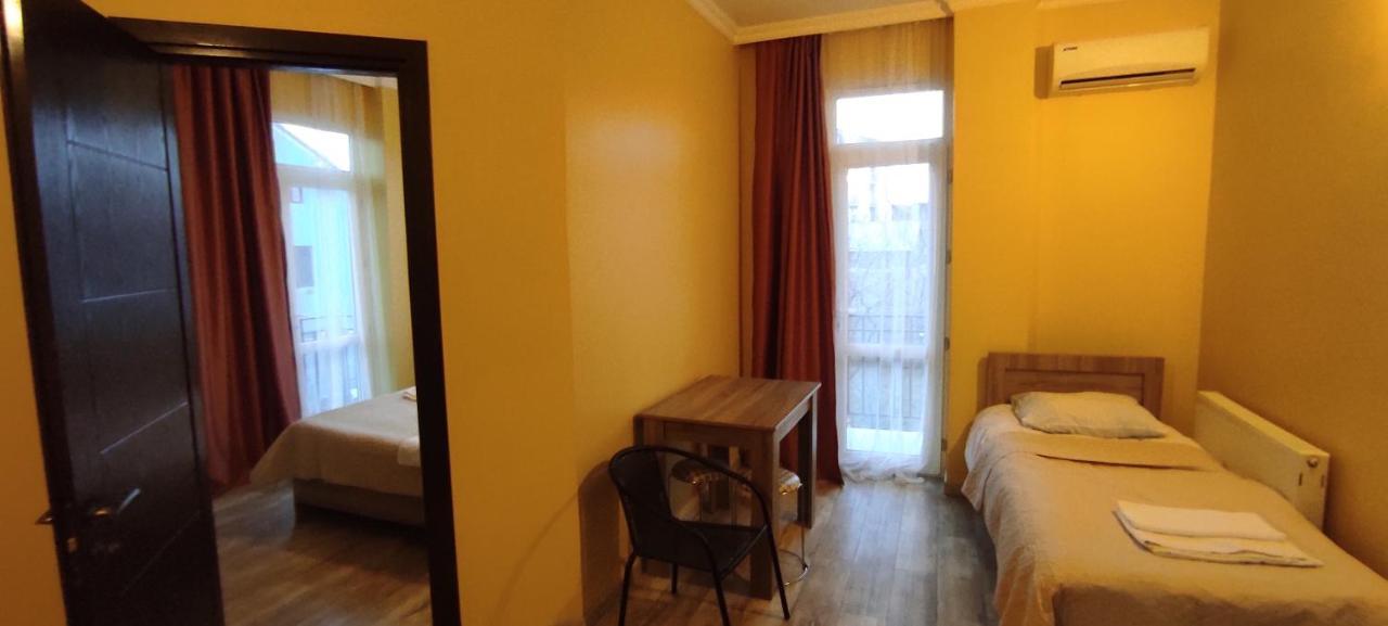 Femily Hotel In Batumi Mareti Str 2 Εξωτερικό φωτογραφία