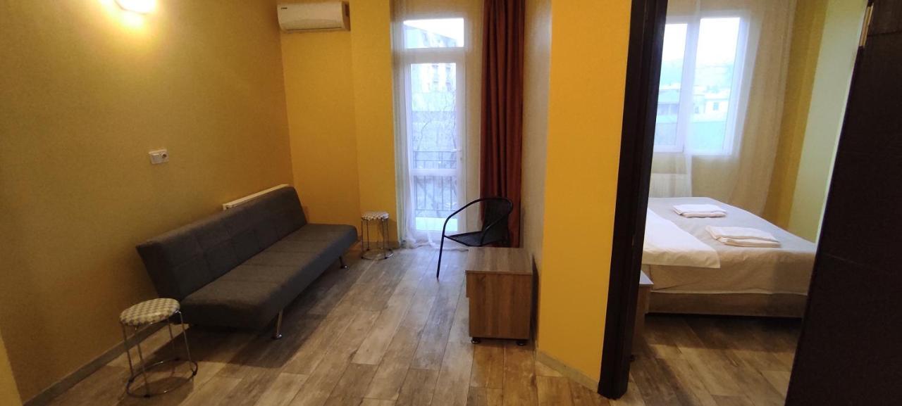 Femily Hotel In Batumi Mareti Str 2 Εξωτερικό φωτογραφία