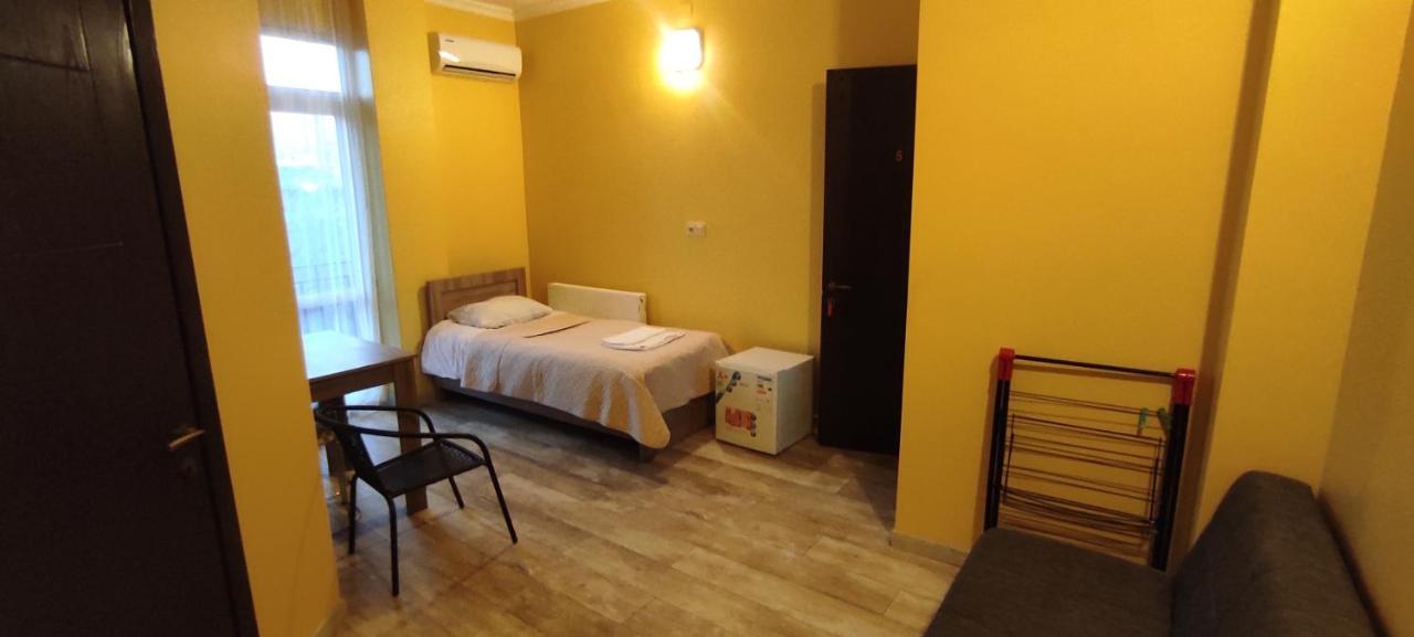 Femily Hotel In Batumi Mareti Str 2 Εξωτερικό φωτογραφία
